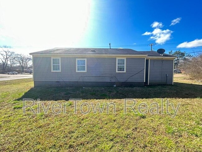 Building Photo - 140 E Shelby Dr