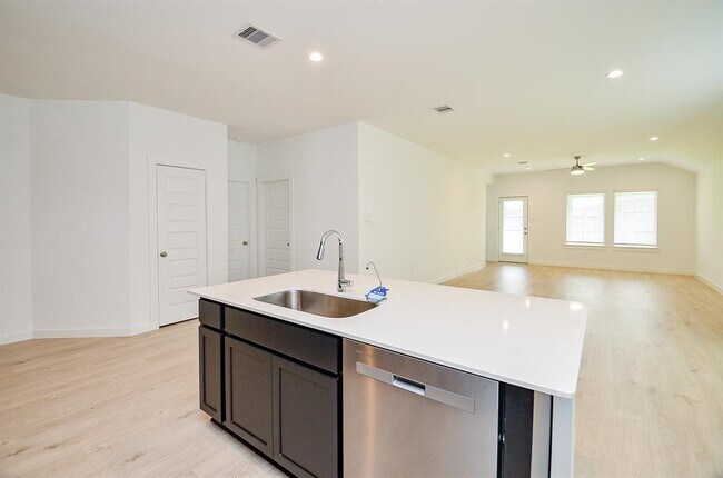 Building Photo - 1218 Isola Bella Dr