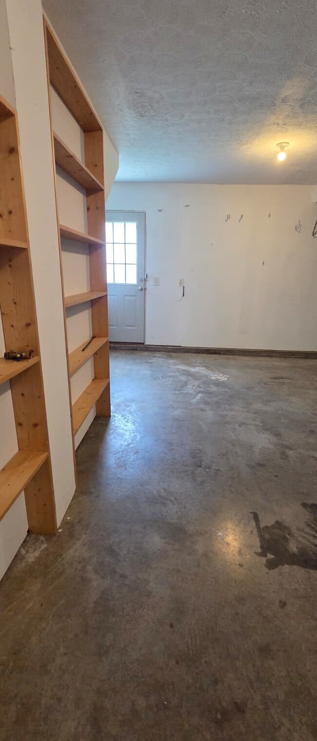 Building Photo - 1071 Rambling Brook Rd