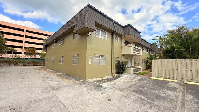 Building Photo - 9360 SW 87th Ave