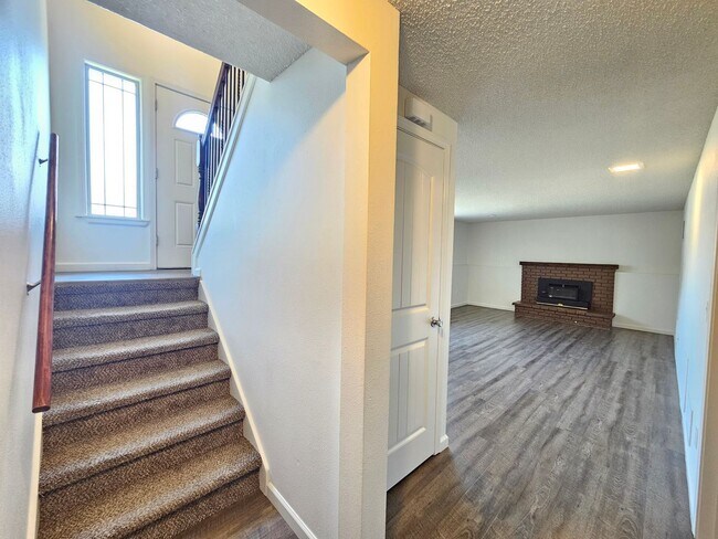 Building Photo - $2,700 – Spacious 4 Bed / 2 Bath Home in S...