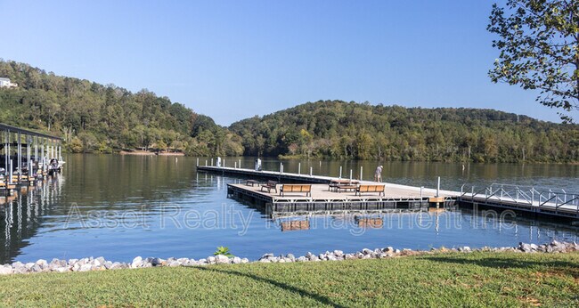 Building Photo - 509 Broadberry Ave