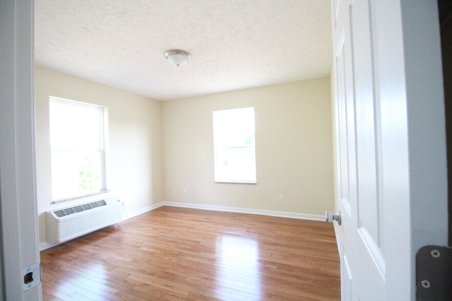 Building Photo - 6301 W Kilgore Ave