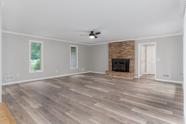 Building Photo - 400 Derby Ln