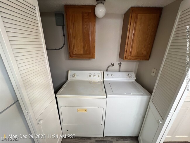 Building Photo - 3251 Dawnflower St