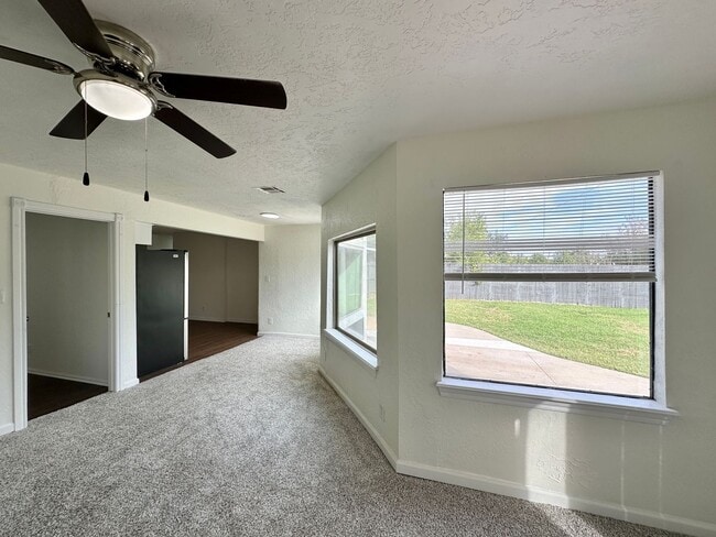 Building Photo - Updated