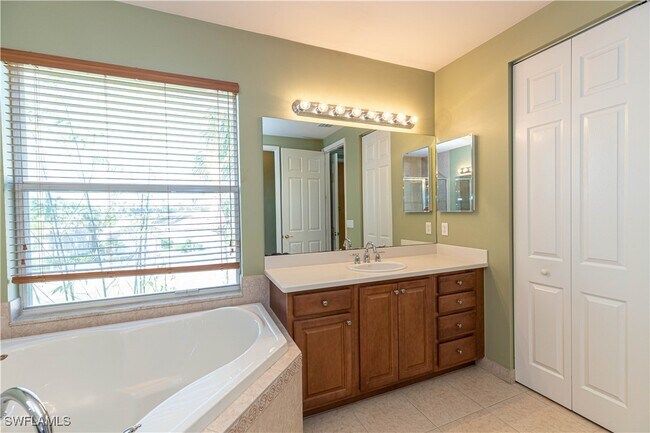 Building Photo - 10094 Mimosa Silk Dr