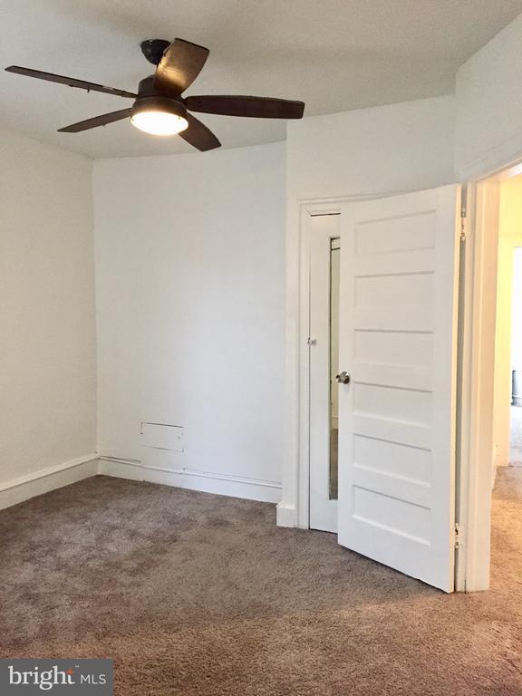 Building Photo - 125 N Ruby St