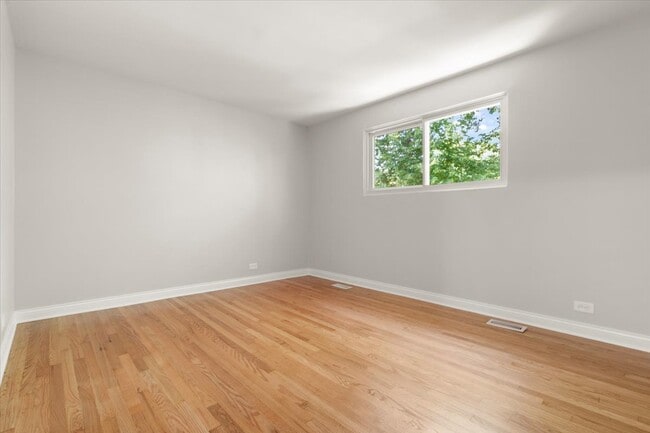 Building Photo - 1704 N Drury Ln