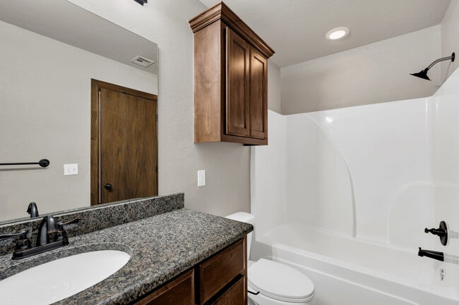 Building Photo - 14 NE 7th St