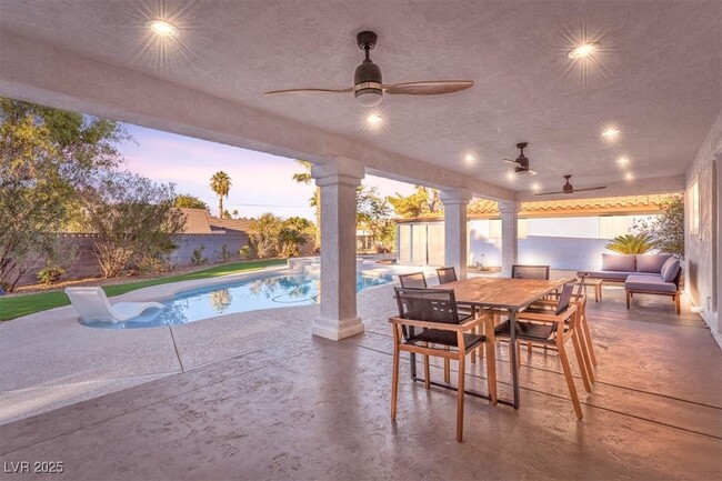 Building Photo - 2868 Vista Del Sol Ave
