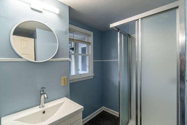 Building Photo - Updated Efficiency Apartment with Modern Kitchen & Bath – Pets Welcome!