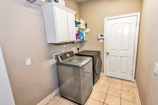 Building Photo - 13506 Schumann Trail