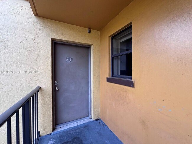 Building Photo - 500 NW 114th Ave
