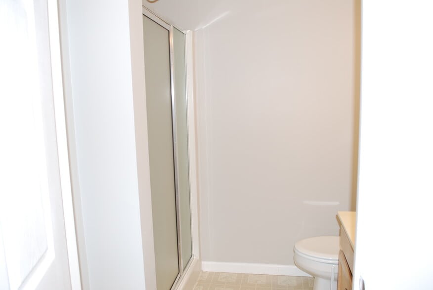 Building Photo - 22666 Lenox Dr