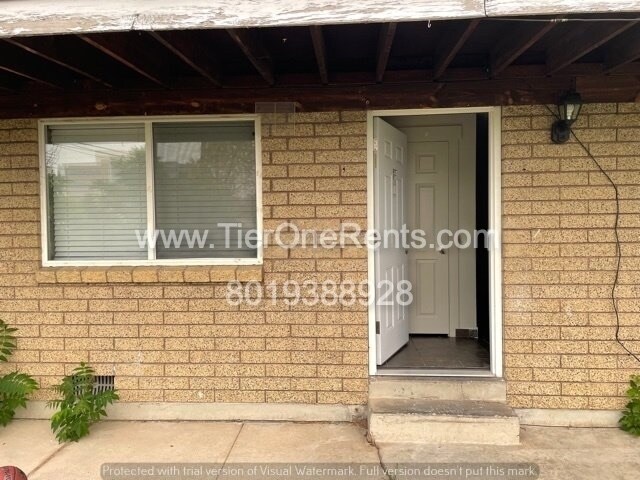 Building Photo - Charming 2 Bed Duplex with 900 Sq Ft in So...