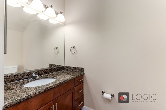 Building Photo - 520 E 500 S