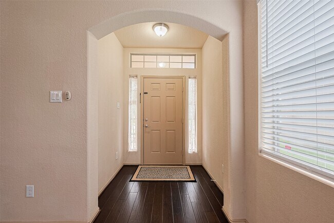 Building Photo - 1810 Emerson Ridge Dr