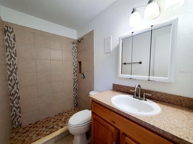 Building Photo - 13832 Orange Sunset Dr