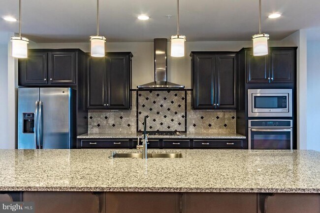 Building Photo - 43375 Whitehead Ter