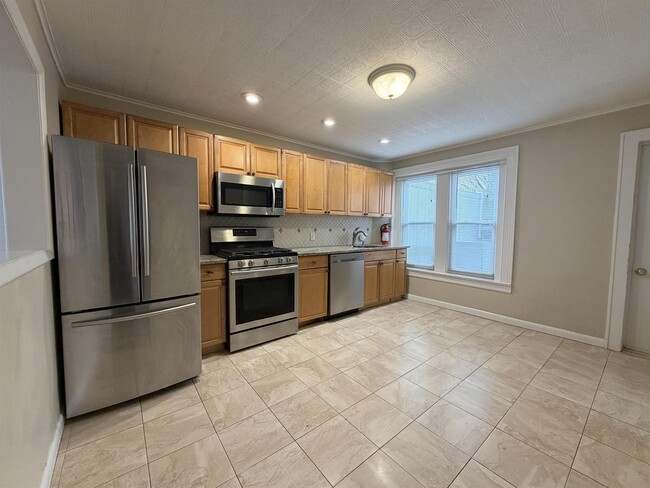 Building Photo - 7 Whitman Ave