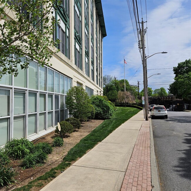 Building Photo - 1 Landmark Sq