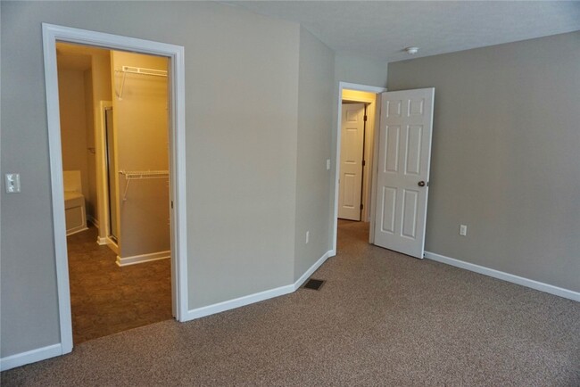 Building Photo - 3015 Kittering Rd