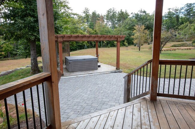 Building Photo - 13 Autumn Ln