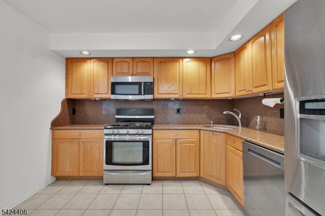 Building Photo - 48 Edgefield Dr