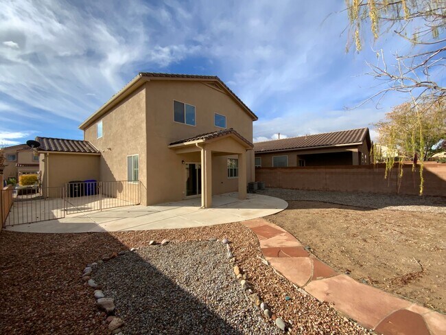 Building Photo - 3 Bedroom Home Available Near Unser Blvd NW & Rainbow Blvd NW!