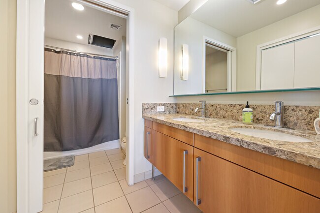 Building Photo - 321 10th Ave