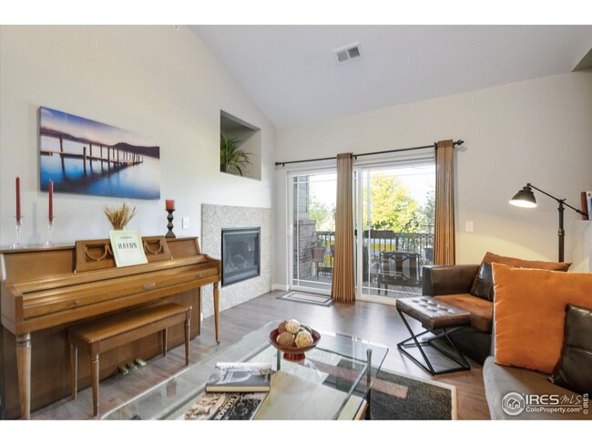 Building Photo - Gorgeous 3 Bed, 2 Bath Condo in Fantastic ...