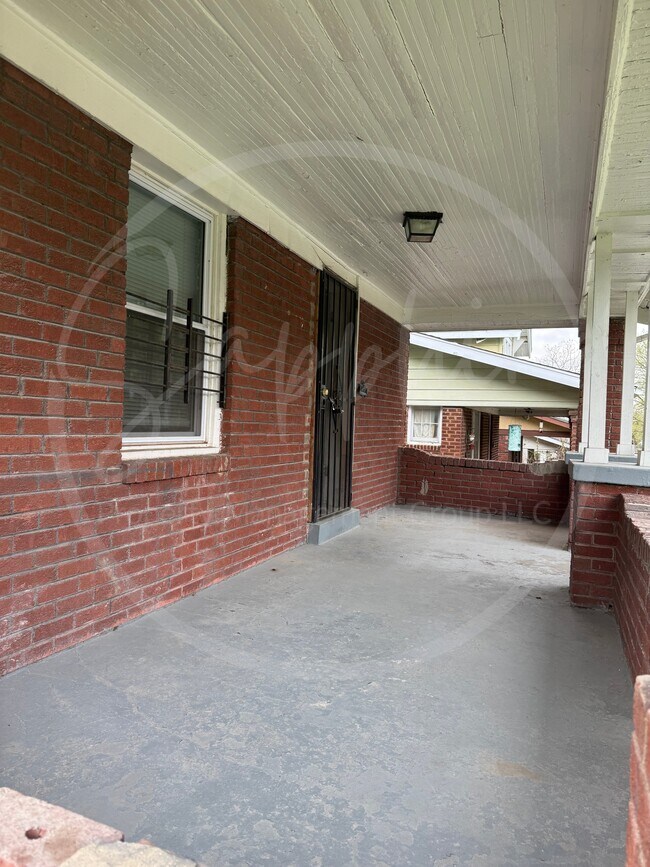 Building Photo - 5410 Euclid Ave E