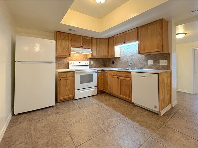 Primary Photo - 1124 NE 5th Ave