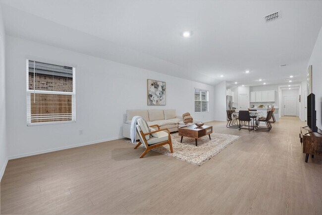 Building Photo - 591 Sormonne Lp