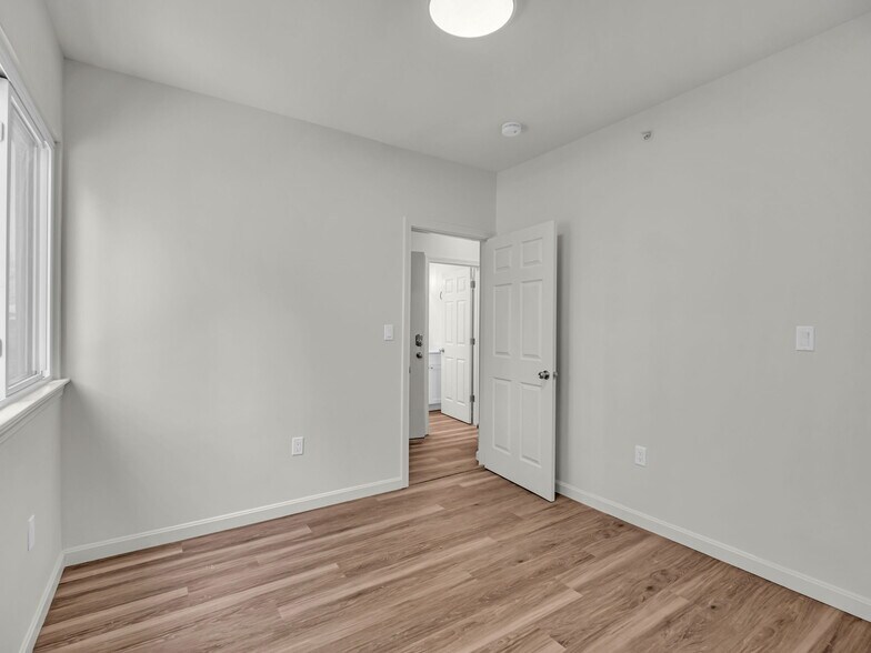 Building Photo - 12 Alpine St