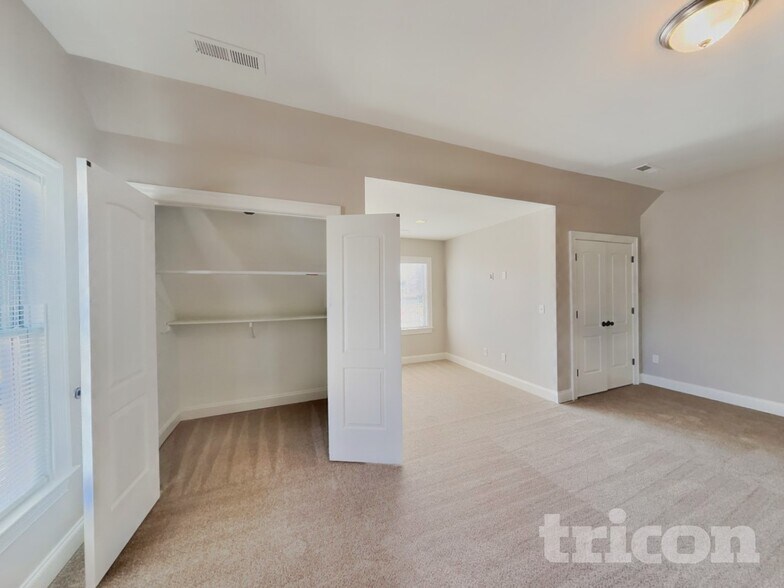 Building Photo - 415 Stranraer Ct