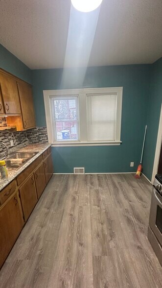 Building Photo - 471 E 147th St