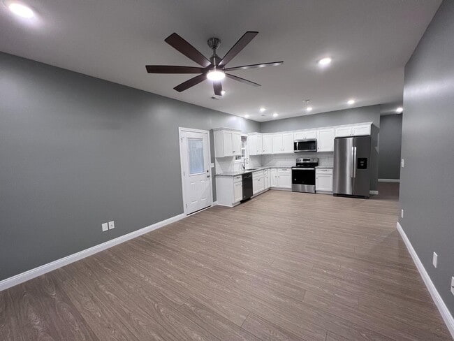 Building Photo - 235 Guthrie Dr