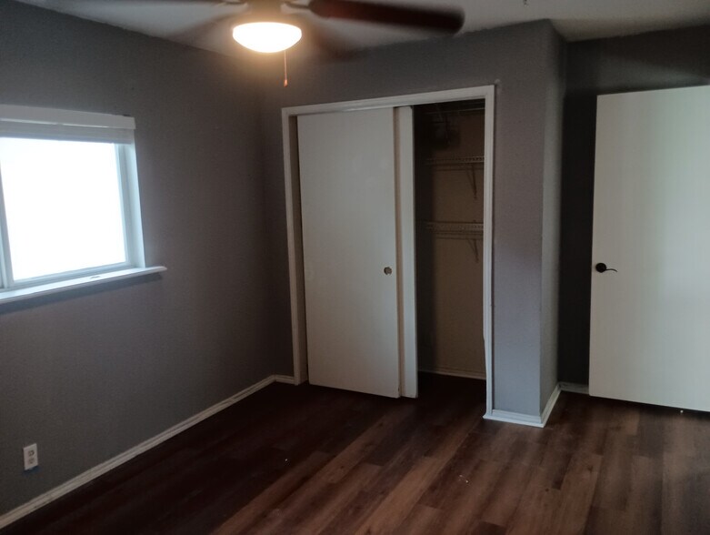 Building Photo - Room in House on Mallow Grove