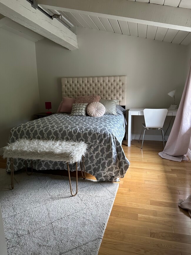 Top floor guest bedroom - 28214 Rey De Copas Ln