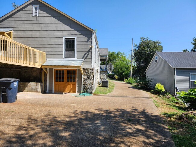 Building Photo - 3 bedroom 2 bath home in Belvoir Area in Brainerd/East Ridge, TN