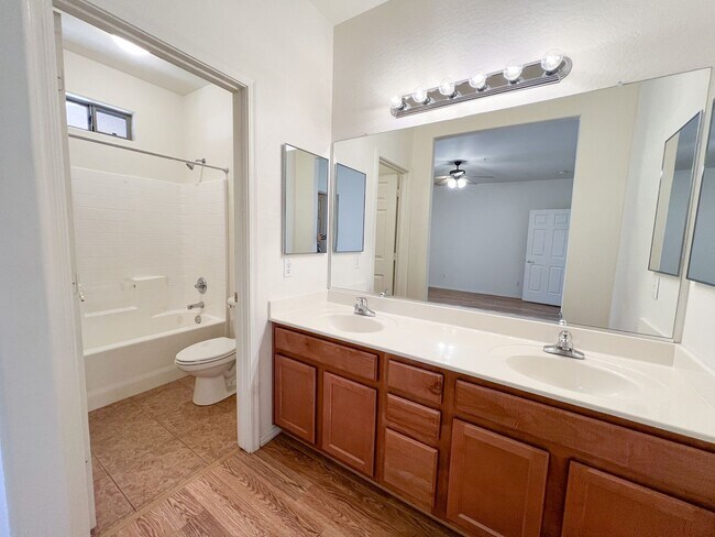 Building Photo - 1715 Pinon Dr
