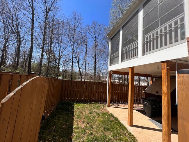 Building Photo - Heart's Desire End Unit Townhome 2700+ SqFt - Lowes Island