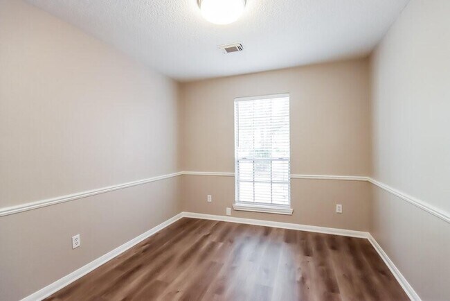 Building Photo - 4018 Hunnington Dr