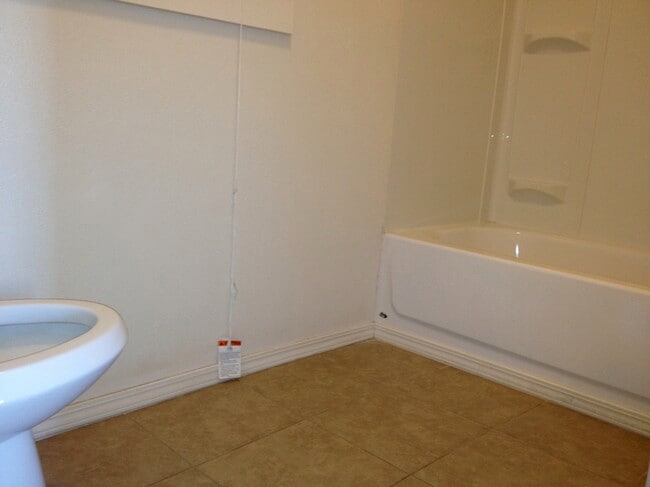 Building Photo - 122 S Westmoreland Ave