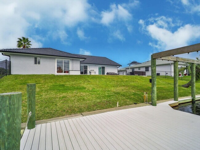 Building Photo - 2 Cedar Ct