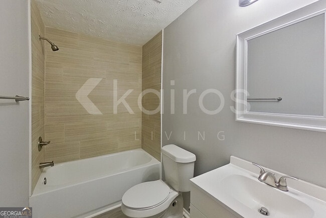 Building Photo - 3160 Creekwood Dr