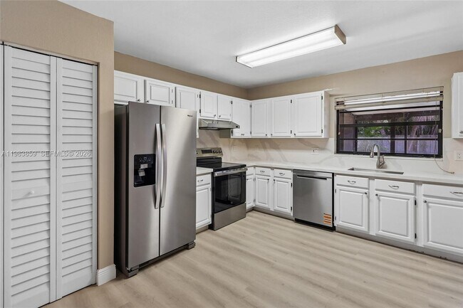 Building Photo - 1315 Egret Rd