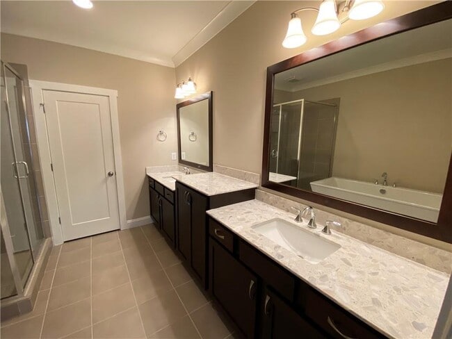 Building Photo - 2418 Gatebury Cir